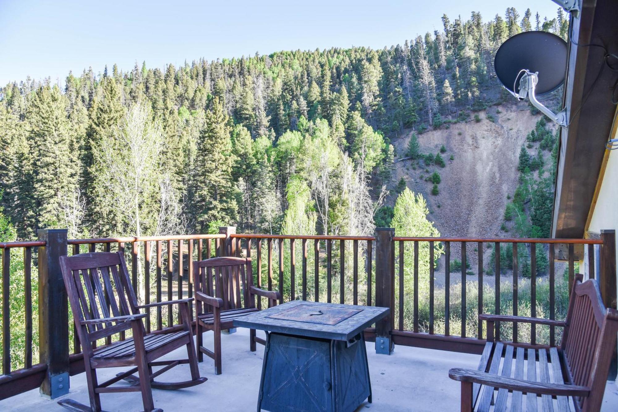 River Lyric Lodge - Formerly Double Dog Red River Bagian luar foto