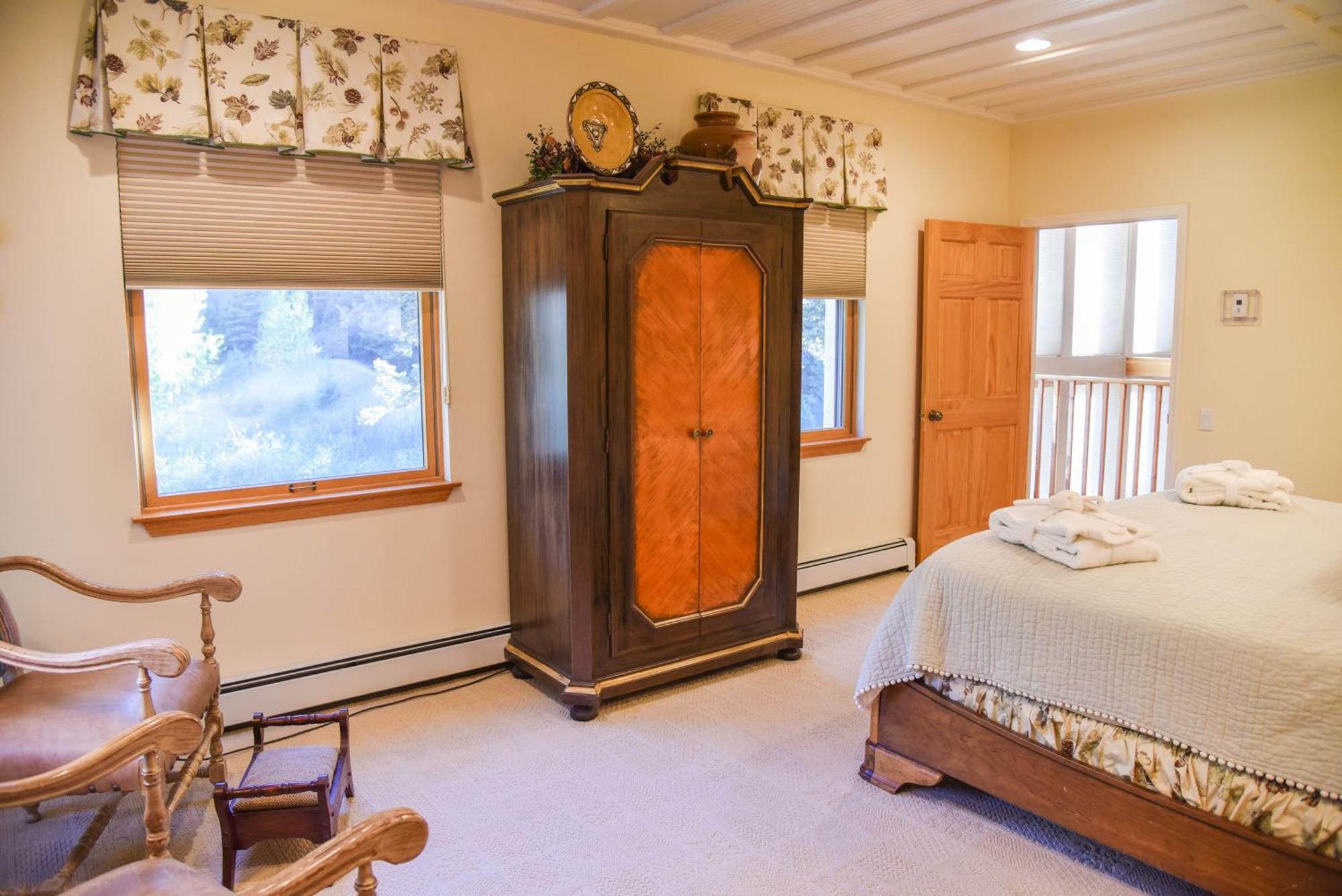 River Lyric Lodge - Formerly Double Dog Red River Bagian luar foto