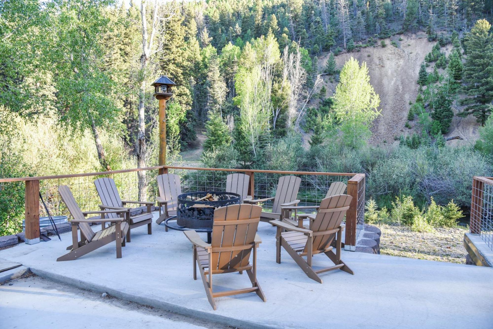 River Lyric Lodge - Formerly Double Dog Red River Bagian luar foto