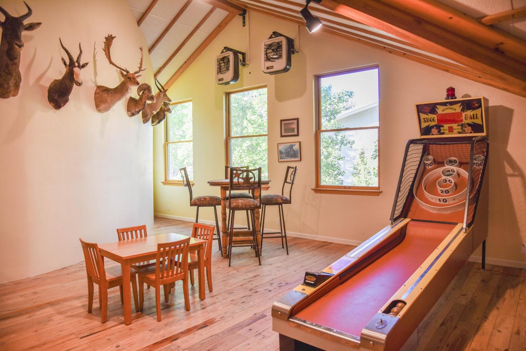 River Lyric Lodge - Formerly Double Dog Red River Bagian luar foto