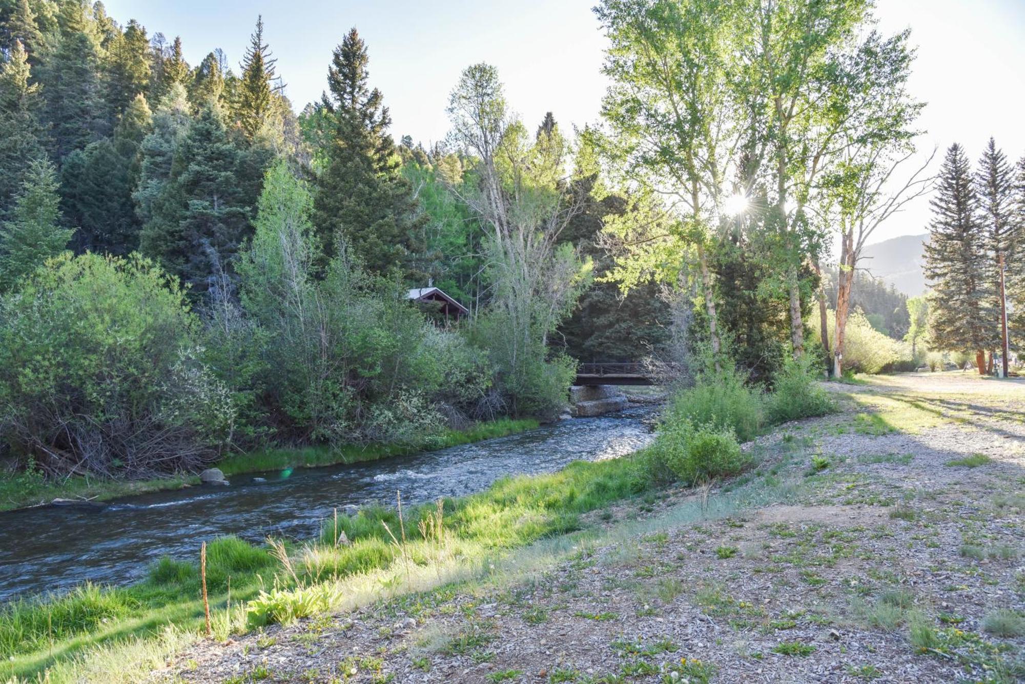 River Lyric Lodge - Formerly Double Dog Red River Bagian luar foto