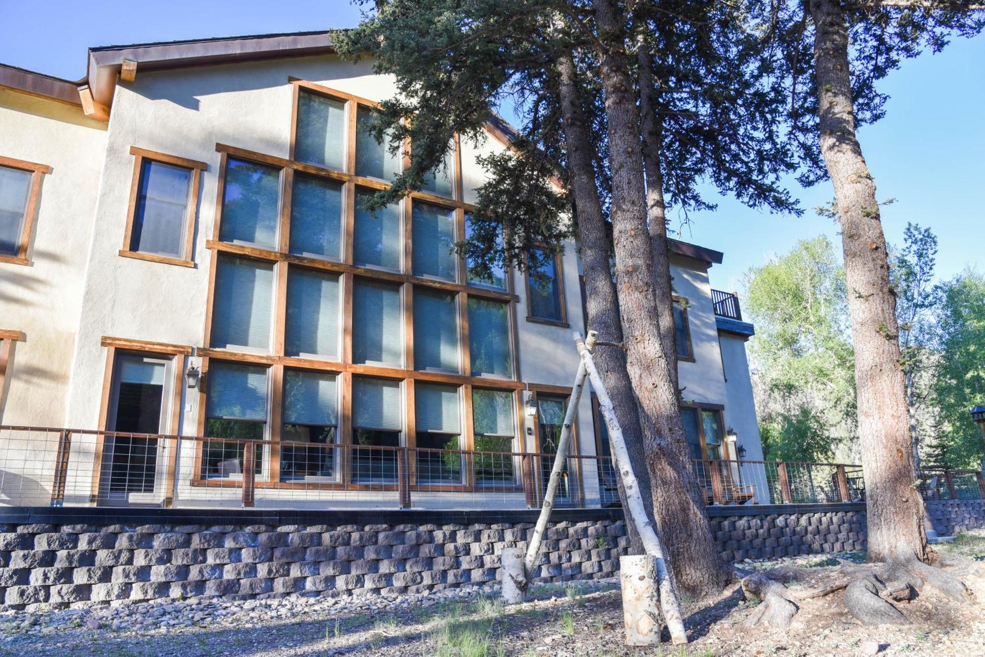 River Lyric Lodge - Formerly Double Dog Red River Bagian luar foto