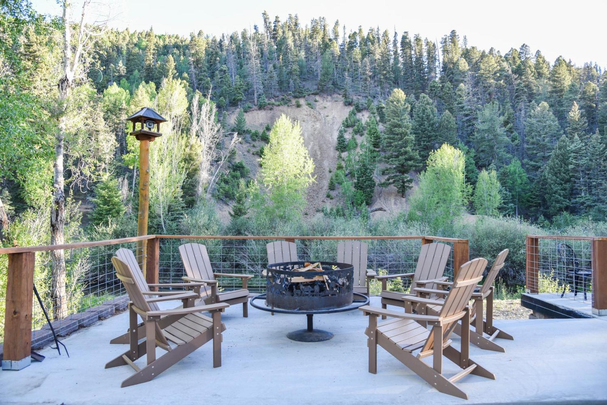 River Lyric Lodge - Formerly Double Dog Red River Bagian luar foto