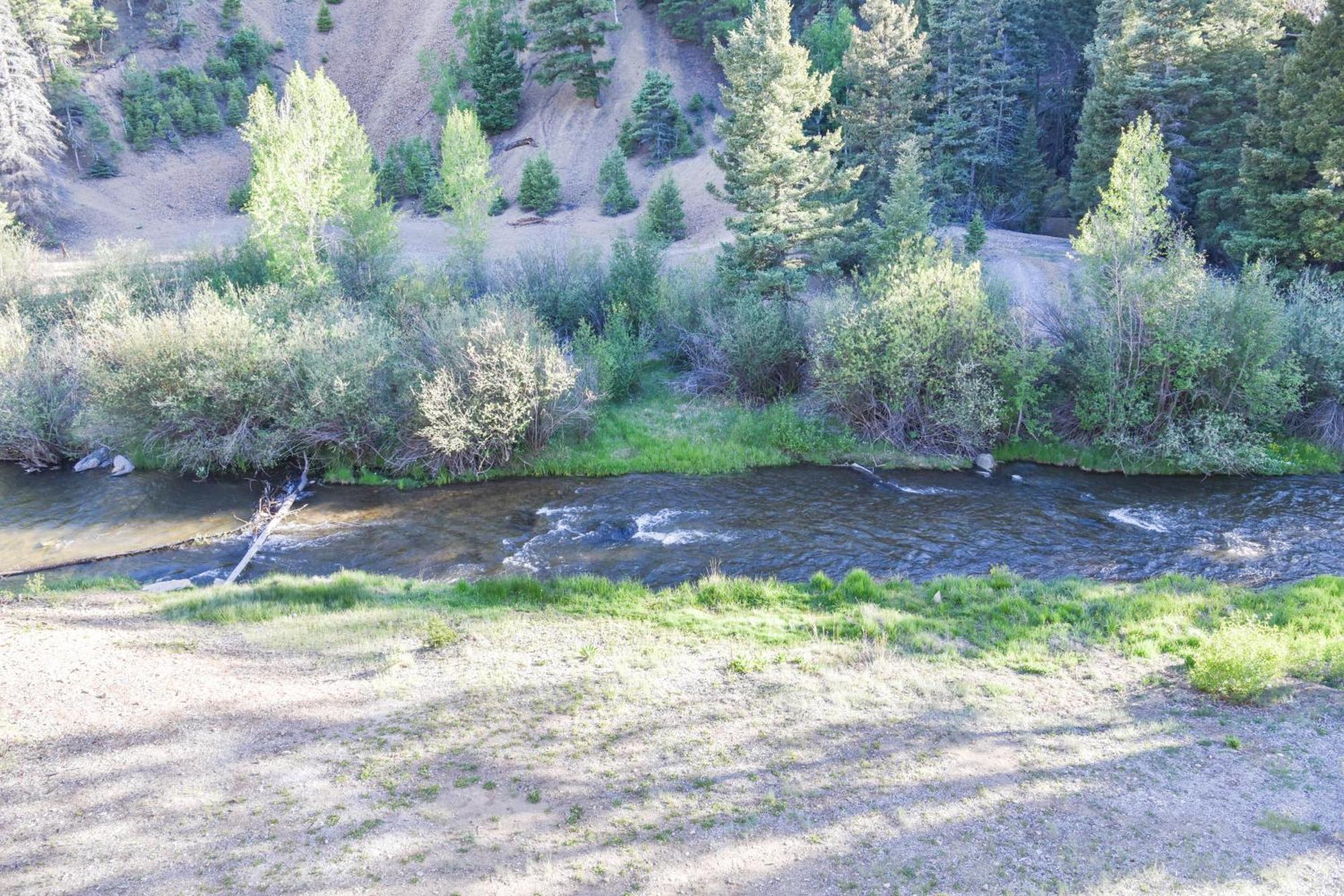 River Lyric Lodge - Formerly Double Dog Red River Bagian luar foto