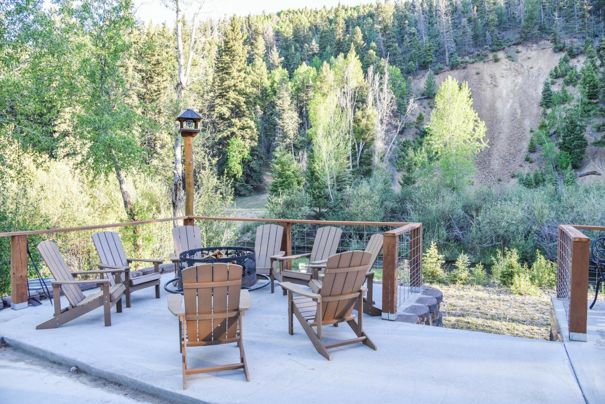 River Lyric Lodge - Formerly Double Dog Red River Bagian luar foto